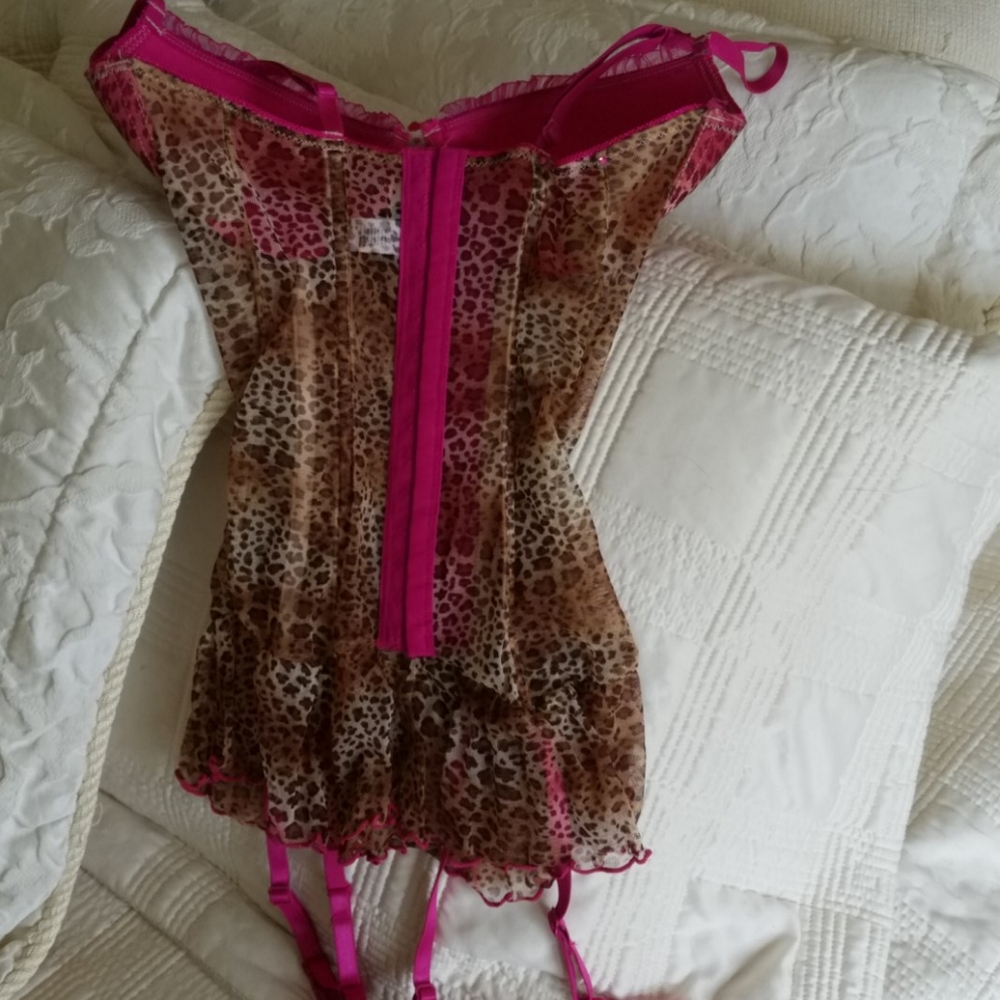 Lingerie - Picture 3 of 4